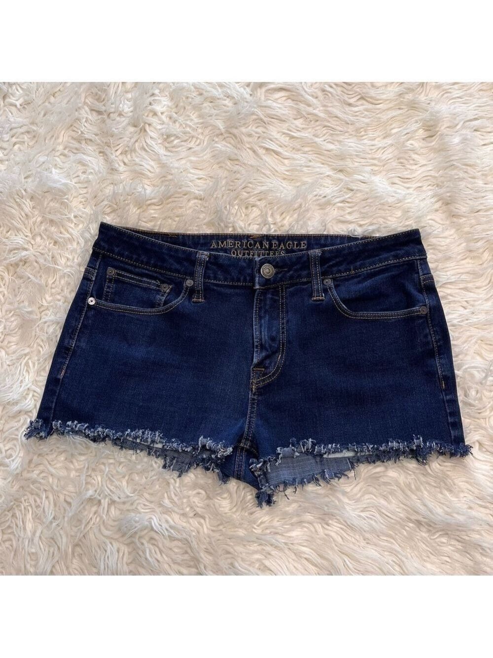 American Eagle Women’s Skinny Blue Stretch Denim Cut Off Shorts. Size 32